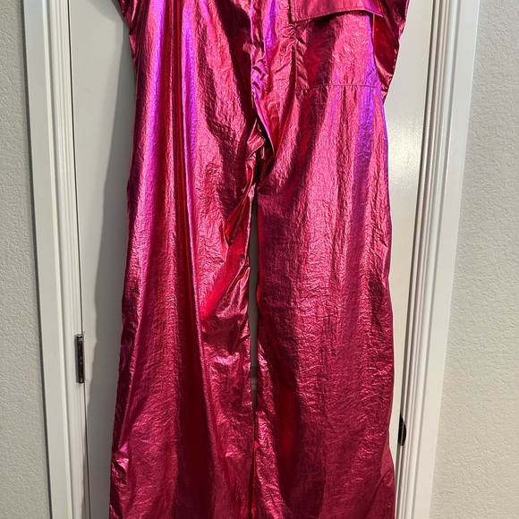 FashionNova Metallic Pink Satin Cargo Pants - Women BNWT - Picture 7 of 7